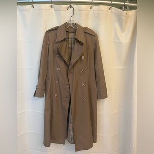 Vintage London Fog women’s trench coat - size 6 - excellent condition